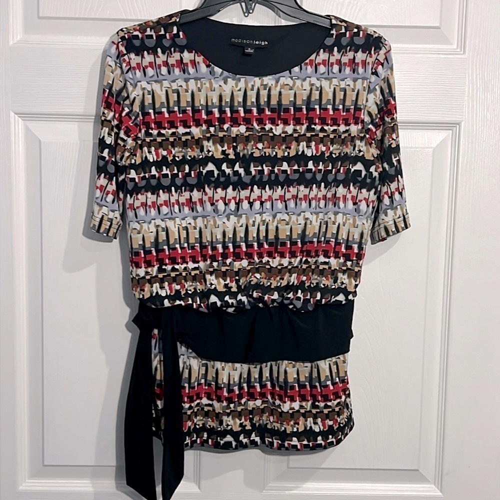MADISION LEIGH Woman's Round Neck, Short Sleeves, Multicolor Top - Size 6